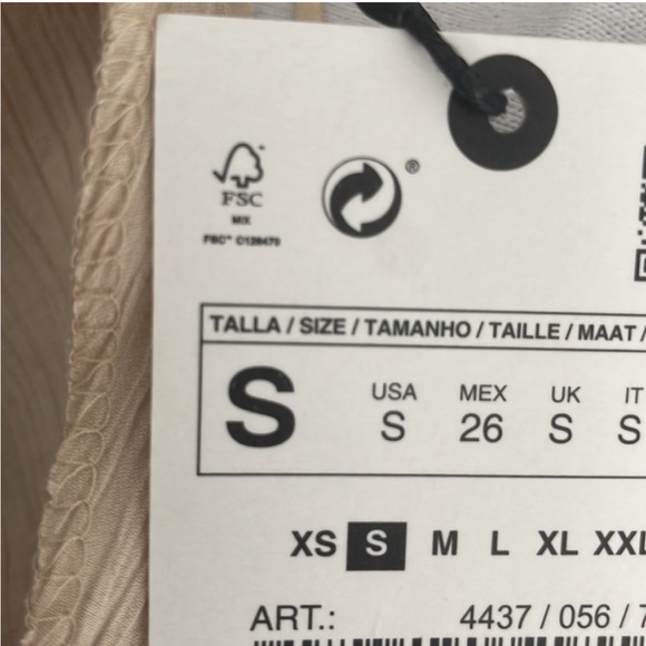 Chantilly lace asymmetrical one sleeve satin effect crinkled camisole - Picture 9 of 9